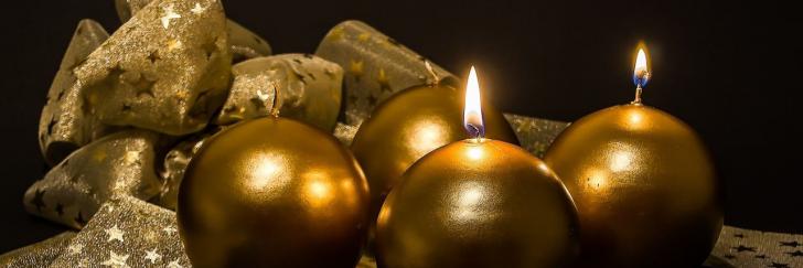 4 goldene Kerzen